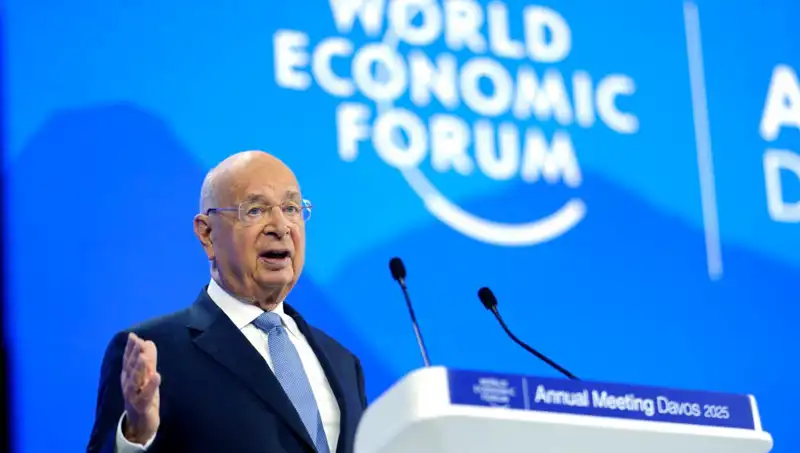 Klaus Schwab, Davos Toplantıları’nın Kurucusu Görevinden İstifa Etti