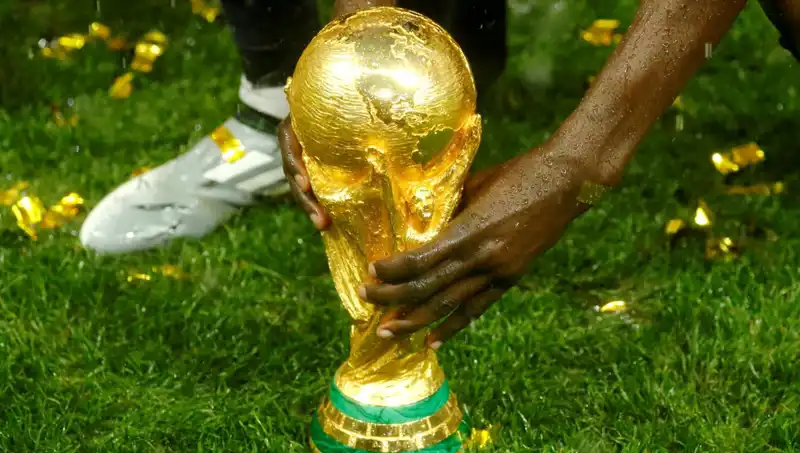 Bir Ülke Daha Dünya Kupası Biletini Aldı: Futbol Heyecanı Tavan Yaptı!
