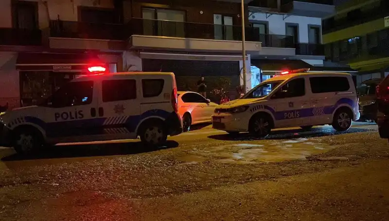 Kocaeli'de Gençler Arasında Kanlı Bıçaklı Kavga: İki Kişi Yaralandı
