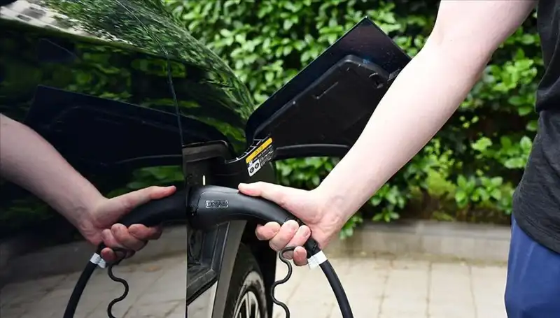 ABD'nin Gümrük Vergilerine Direniş: İngiltere Elektrikli Araç Üreticilerine Destek Veriyor
