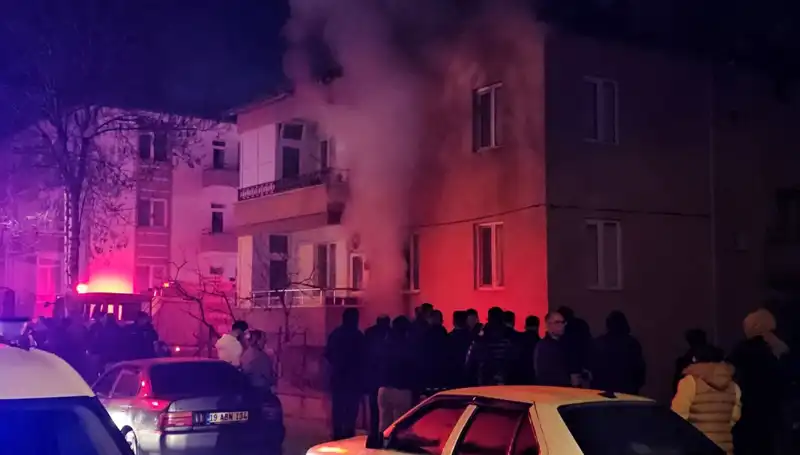 Çorum'da Bodrum Katında Çıkan Yangın: Yangında 10 Kişi Dumandan Etkilendi
