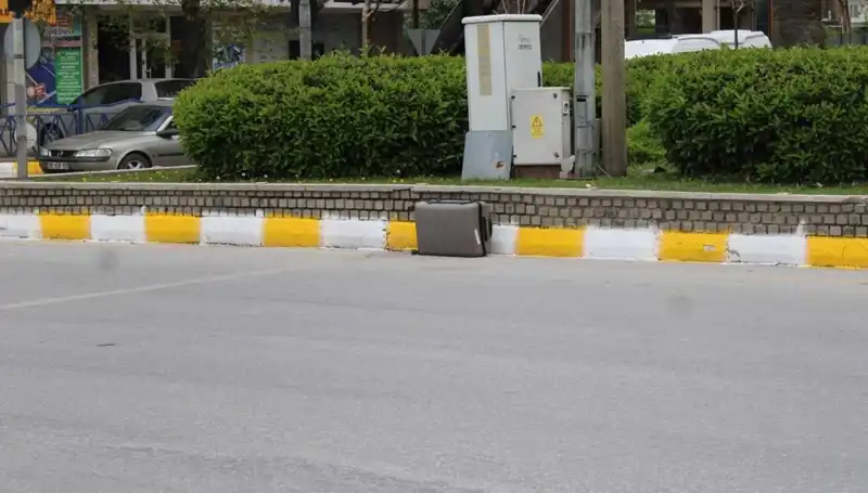 Minibüsten Düşen Valiz, Şehirde Gizemli Bir Olayı Başlattı!