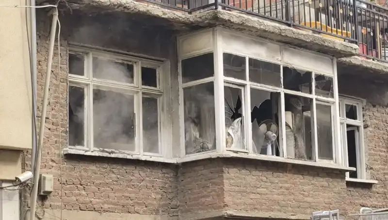 Bursa'da Tahtakale Mahallesi'nde 2 Katlı Ev Küller İçinde Kaldı