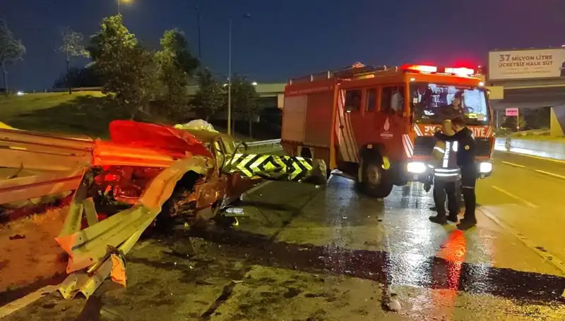 Bariyer Otomobile Saplandı: Sürücü Ağır Yaralı, Kaza Anı Korkuttu