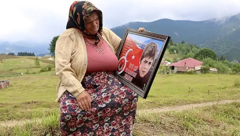 DEM Parti, Eren Bülbül'ün Annelerine Unutulmaz Bir Bayram Mesajı Gönderdi