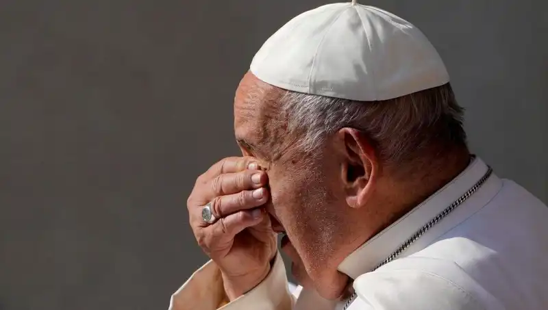 Hastanede Tedavi Gören Papa Francis'ten Duygusal Mesaj: "Buradan Size Eşlik Ediyorum"