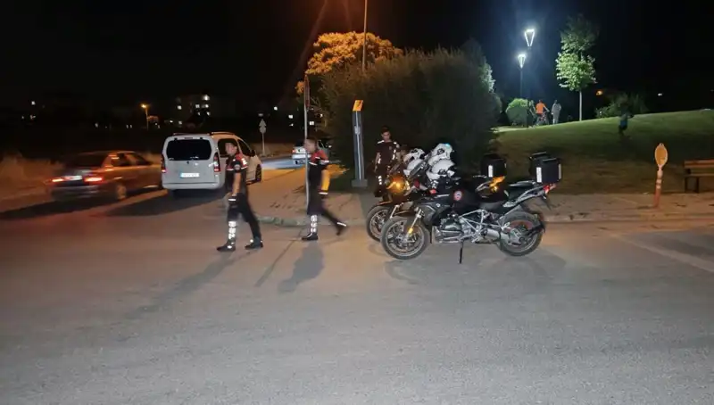 Parkta Çıkan Kavga! 14 Yaşındaki Çocuk Bıçakla Yaralandı