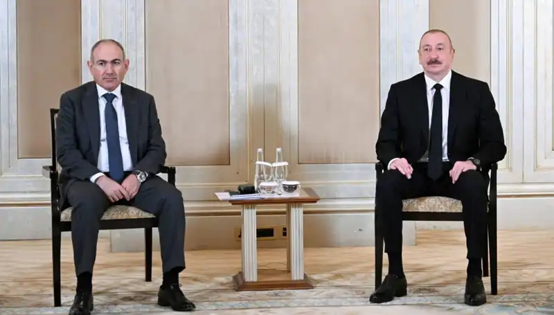 Aliyev ve Paşinyan, Abu Dabi'de Barış Önerilerini Tartıştı!