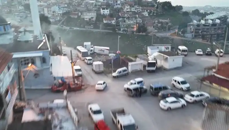 İzmir Polisi Tarafından Yapılan Dev Operasyonda 99 Gözaltı ve 133 Tutuklama