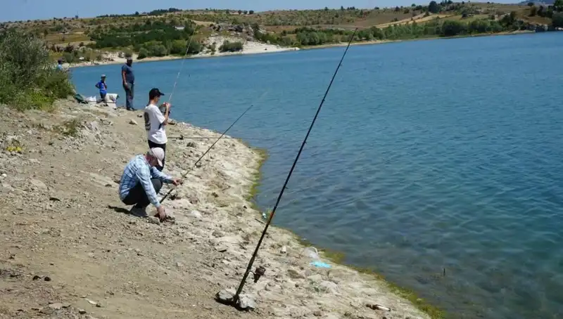 Kafesler Patladı: Barajda Şok Edici Olay Sonrası Kalabalık Akın Etti