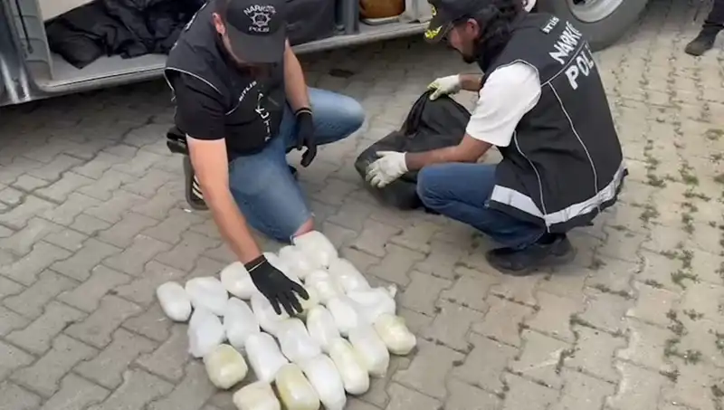 Yolcunun Valizinden Çıkan 13 Kilo Metamfetaminin Şok Edici Hikayesi