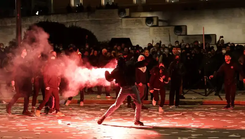 Yunanistan’da Hükümete Gensoru: Atina Sokaklarında Protesto Gösterileri