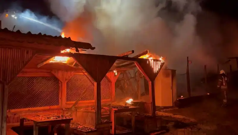 Şile'deki Gözleme Restoranı Yangını: Altı Mekan Birden Kül Oldu