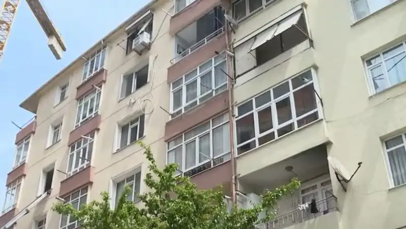 İstanbul'da Kolonları Patlayan 96 Dairelik Site, Acil Tahliye Edildi!