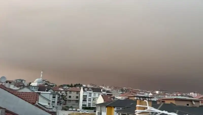 Bursalılar Dikkat! Kül Yağmuru Uyarısı ile Kapı ve Pencereleri Kapatın