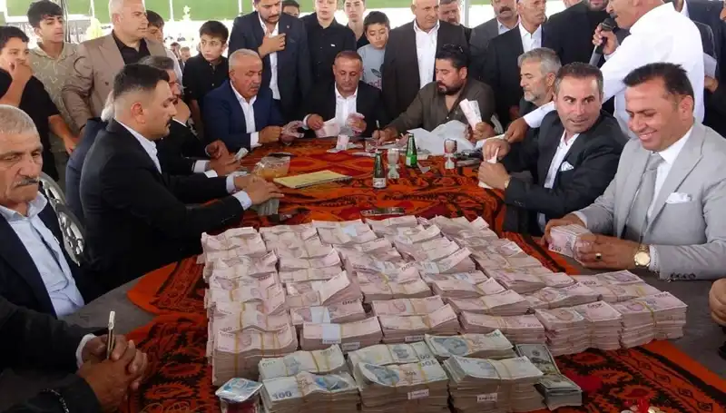 Türkiye'nin En Görkemli Aşiret Düğünü: 1,5 Kilo Altın ve 7,5 Milyon TL Takı Töreni