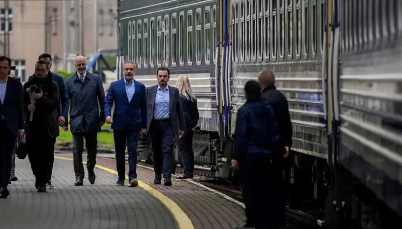 Dışişleri Bakanı Fidan, Ukrayna'da Diplomatik Temaslarını Tamamladı
