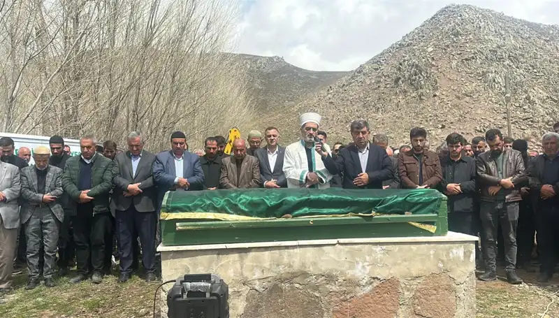 Baba ve Kızlarının Duygu Dolu Veda Anı: Acı Bir Hikaye