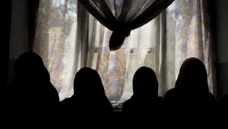 Kadın Yazarların Sesine Darbe: Taliban'dan Kitap Yasağı