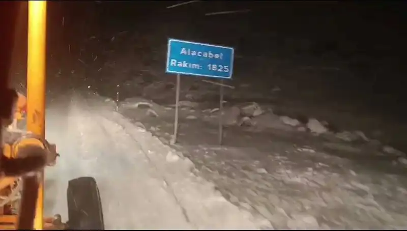 Antalya'da Şaşırtan Kar Sürprizi: Tatilciler Ne Yapacak?