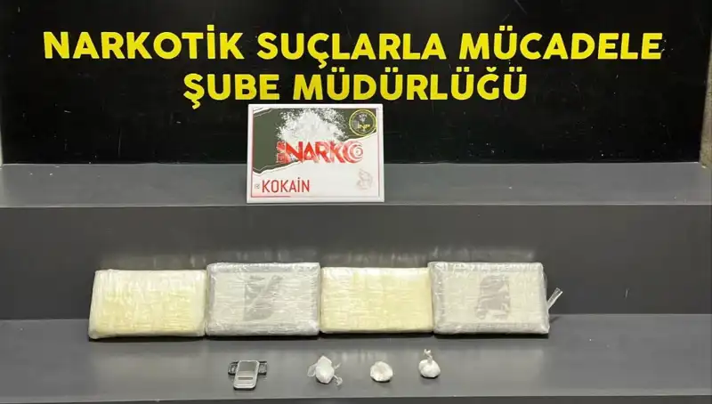 İzmir'de Dev Uyuşturucu Operasyonu: Yaklaşık 1 Ton Madde Ele Geçirildi