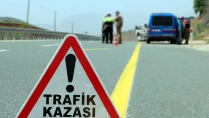 Otomobil ile Kamyon Çarpıştı: Can Kaybı ve Yaralılar Yaşandı