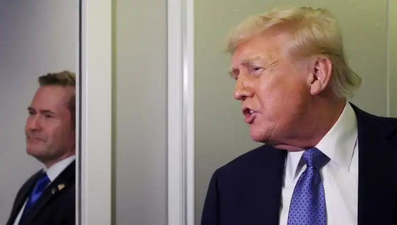 Trump'ın Gizlice Sızdırdığı Planlar, Mike Waltz'un Görevden Alınmasına Yol Açtı
