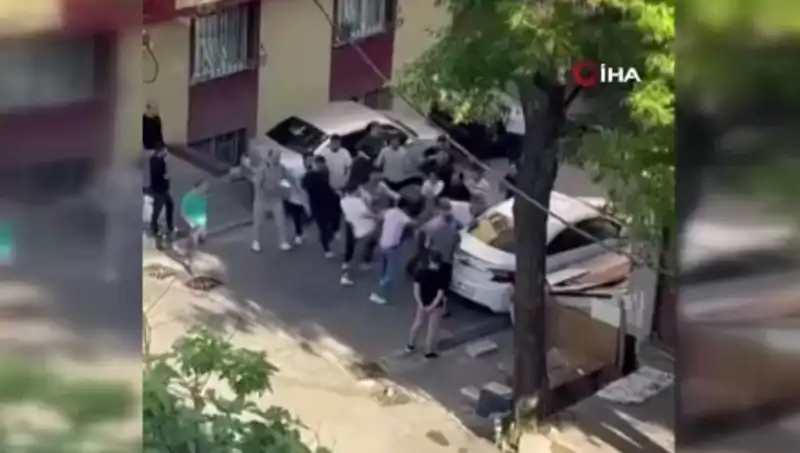 Madde Bağımlısına Geçmişten Gelen Şok Ceza: Kapıları Zorlayan Adamın Hikayesi