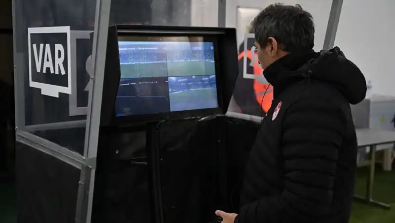 Beşiktaş-Gaziantep FK Maçında Alman VAR Hakemi: Neyin Peşinde?