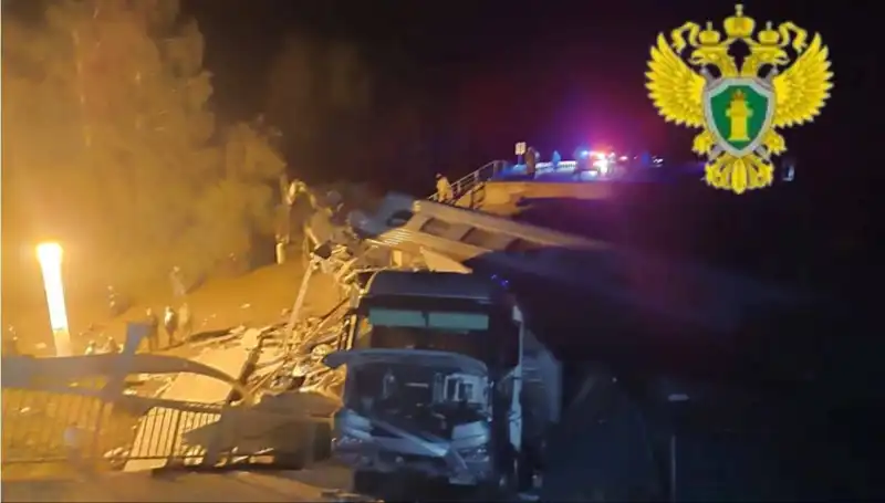 Rusya'da Gelişen Felaket: İki Köprü Çöktü, Yedi Kişi Hayatını Kaybetti