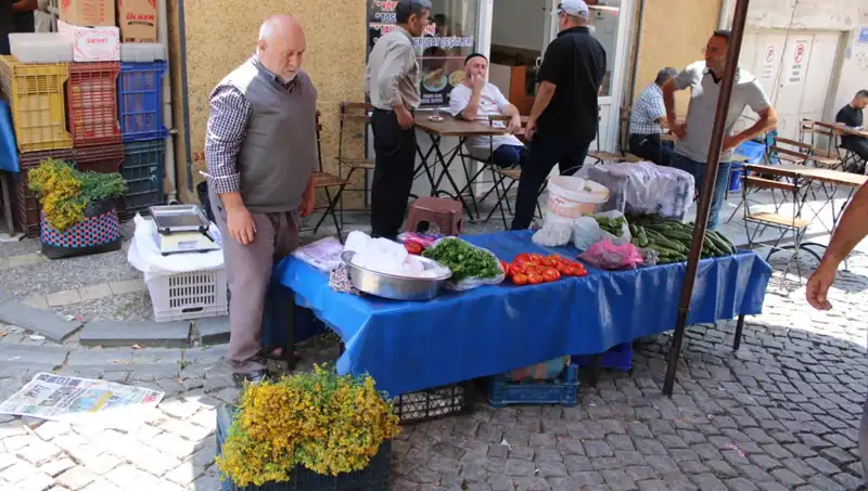 Dağlarda Kendiliğinden Yetişen Şifa: Pazarda 30 TL'den Alıcı Buluyor