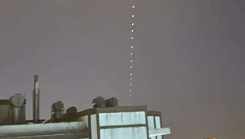 Adana’da Starlink Uyduları Gökyüzünde Dans Ediyor: İlginç Anlar