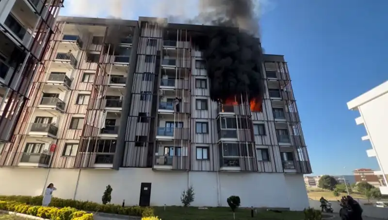 Çanakkale'de Korku Dolu Anlar: Yangınla Uyanan Vatandaşlar