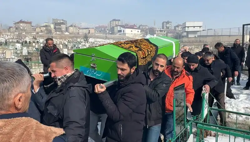 Genç Kızın Trajik Elektrik Şoku: Aile ve Arkadaşlar Yas Tutuyor