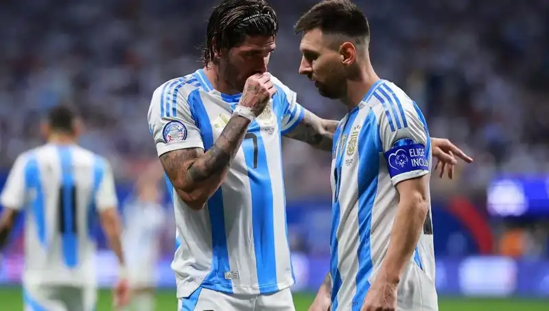 Rodrigo de Paul, Messi'nin Yanında Futbolun Yıldızlarıyla Buluştu