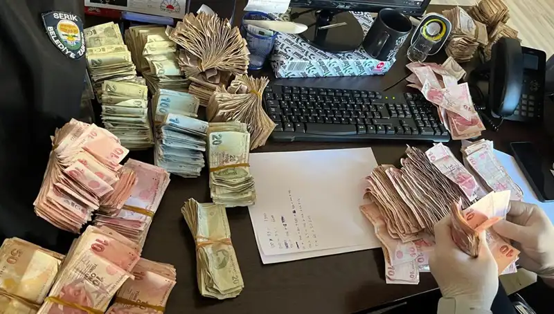Dilencinin Kazancı Şaşırttı: Üstünden Binlerce TL Çıktı!
