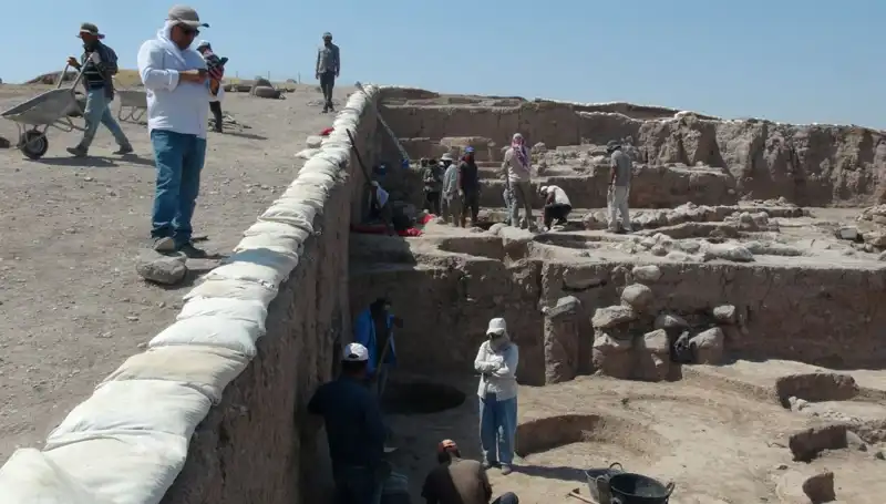 Kilis'te Oylum Höyük'te Sıcak Havaya Rağmen Kazı Çalışmaları Tüm Hızıyla Devam Ediyor