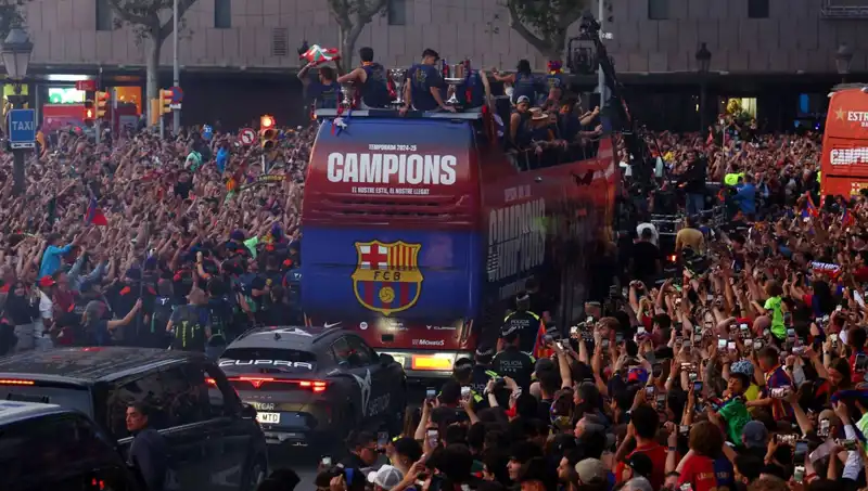 Barcelona'nın Yıldız Futbolcuları Hayranlarıyla Unutulmaz Buluşma Gerçekleştirdi