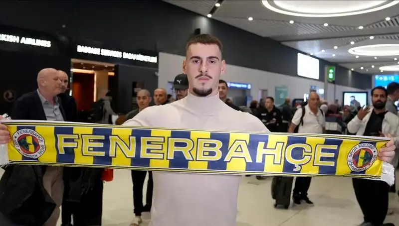 Fenerbahçe, Genç Yıldızı Mimovic'in Lisansını Çıkardı: Yeni Dönem Başlıyor!