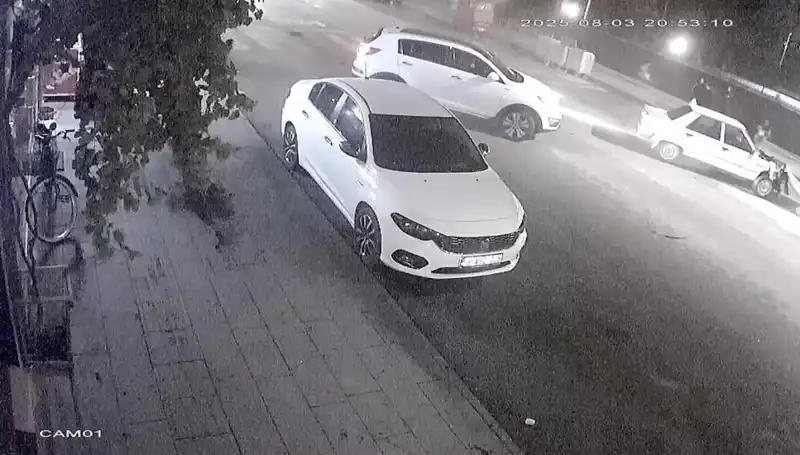 Yaya Geçidinde Trafik Kazası: Duyarlı sürücüye Arka arkaya Çarpıldılar