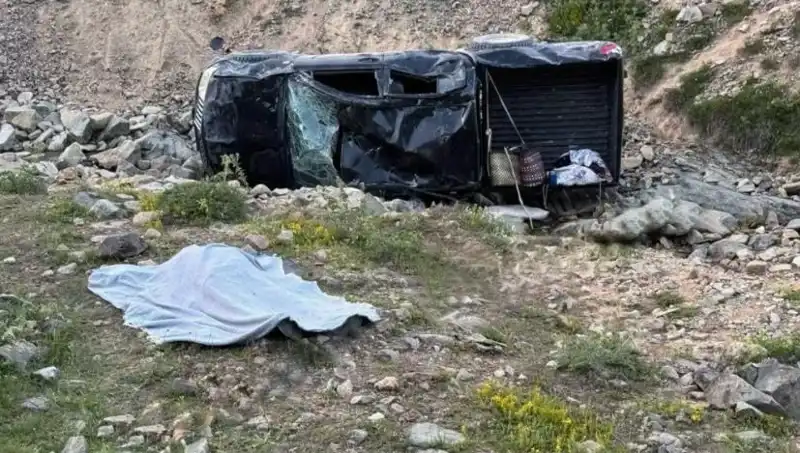 Gümüşhane'de Korkunç Kaza: 1 Ölü, 5 Yaralı!