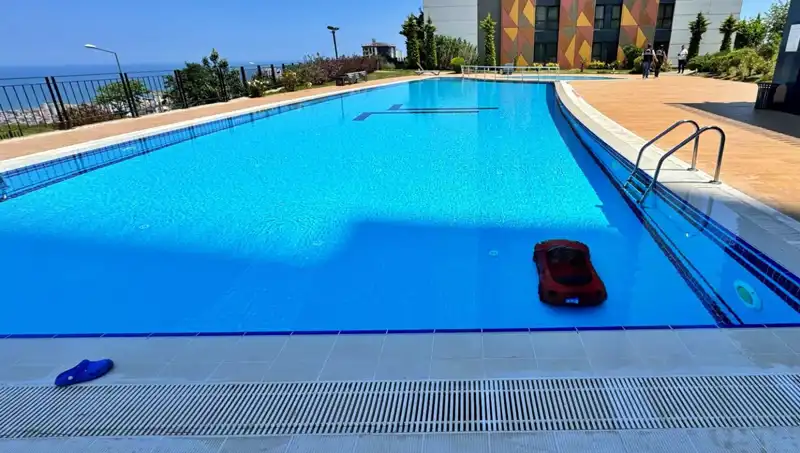 Samsun'da 4 Yaşındaki Çocuk Akülü Arabasıyla Havuzda Boğulmak Üzereydi
