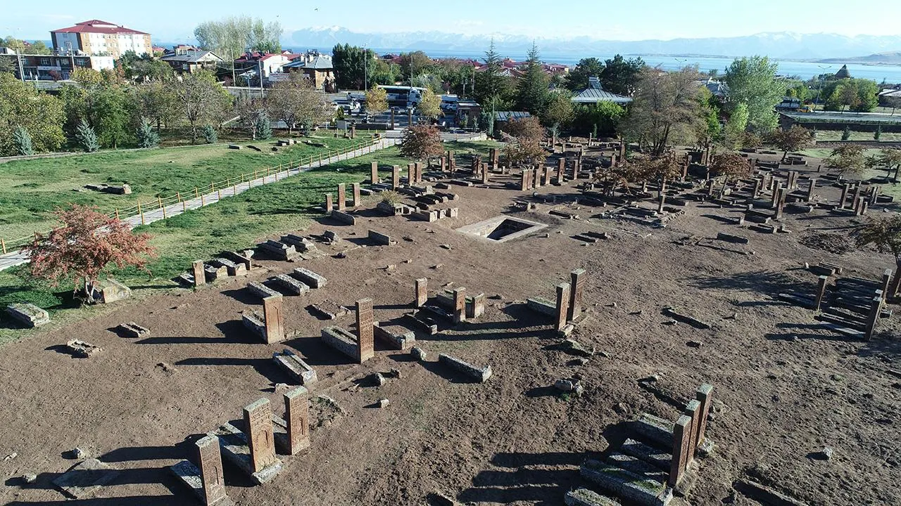 Türk-İslam Dünyasının En Eski Mezarlığında 91 Yeni Mezar Kayda Geçti