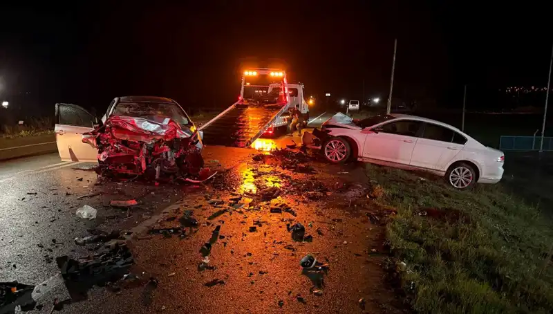 Çanakkale'de Feci Kaza: İki Otomobil Çarpıştı, 3 Ölü 1 Yaralı