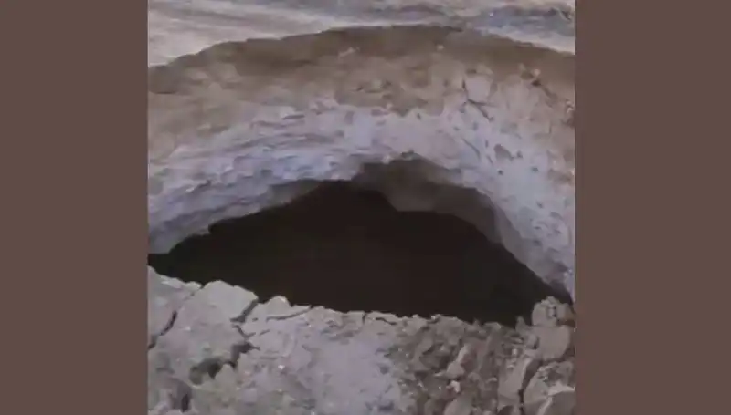 Aksaray'da Oluşan Yeni Obruk, Sıra Dışı Doğa Olaylarına Dikkati Çekiyor