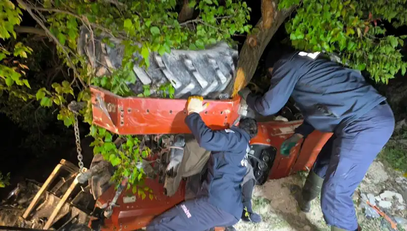 Kontrolden Çıkan Traktör Devrildi, Sürücüsü Hayatını Kaybetti!