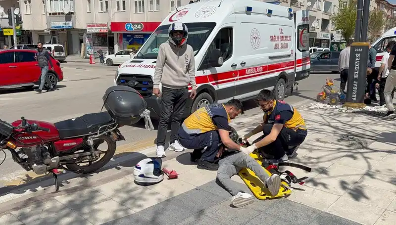 Aksaray’da Trafik Kazası: Motosikletler Çarpıştı, İki Kişi Yaralandı