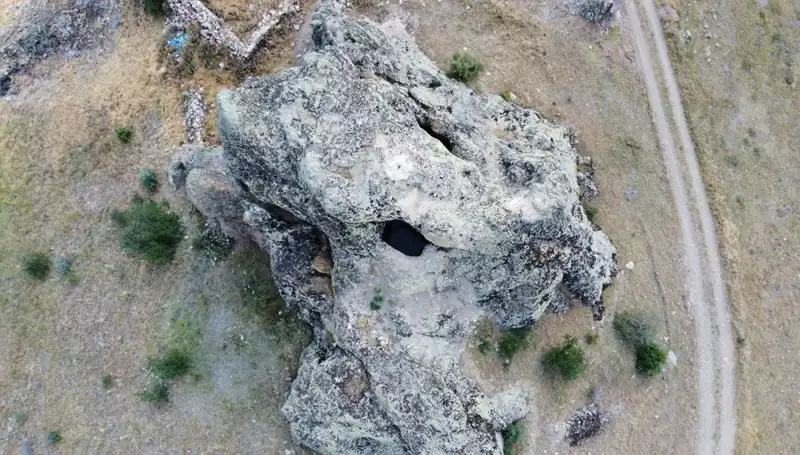 Efsanelerle Dolu Gelin Kayası: Merkeze Sadece 8 Kilometre Uzaklıkta Bulunuyor!