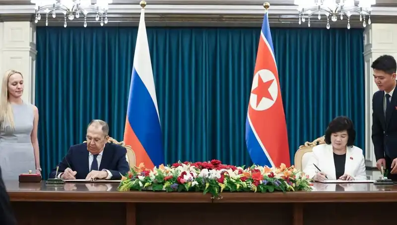 Lavrov ve Kuzey Koreli Mevkidaşının Görüşmesi: Yeni Bir Dönemin İlk Adımları