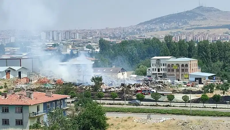 Otluk Alanda Başlayan Yangın, Depoyu Kül Etti: Olayın Ayrıntıları!